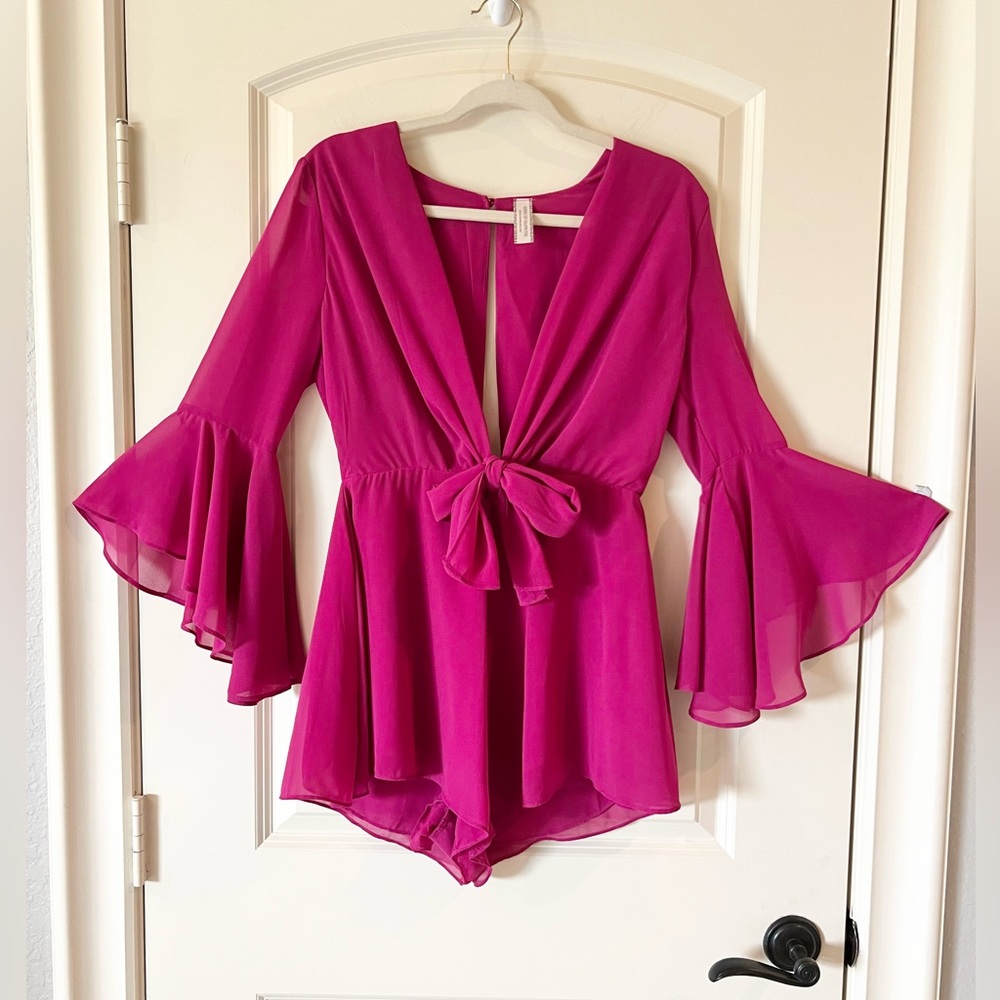 Giddy Up Glamour Hot Pink Silk Blend Bell Sleeve V-Neck Short Romper Small